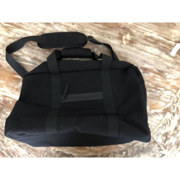 Everlane The Nylon Weekender Bag in Black NWT - Picture 3 of 8
